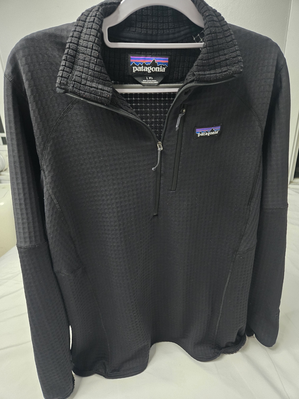 Patagonia R1 Ultralight Women’s Black Quarter-Zip Pullover Jacket